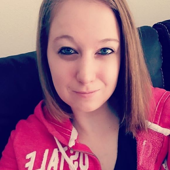 Meet your Posher, Emily - Picture 1 of 1